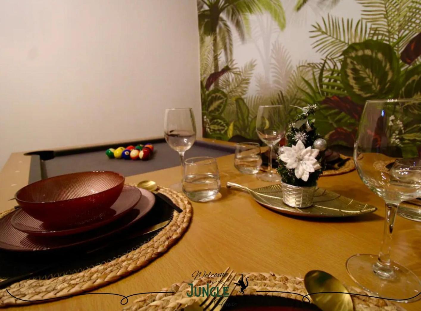 Maison "Jungle House" 90 M2 Billard, Retroprojecteur, Bar A Jeux , Vinyle, Wifi Fibre, Ideal Pro & Famille A Montbrison Exterior photo