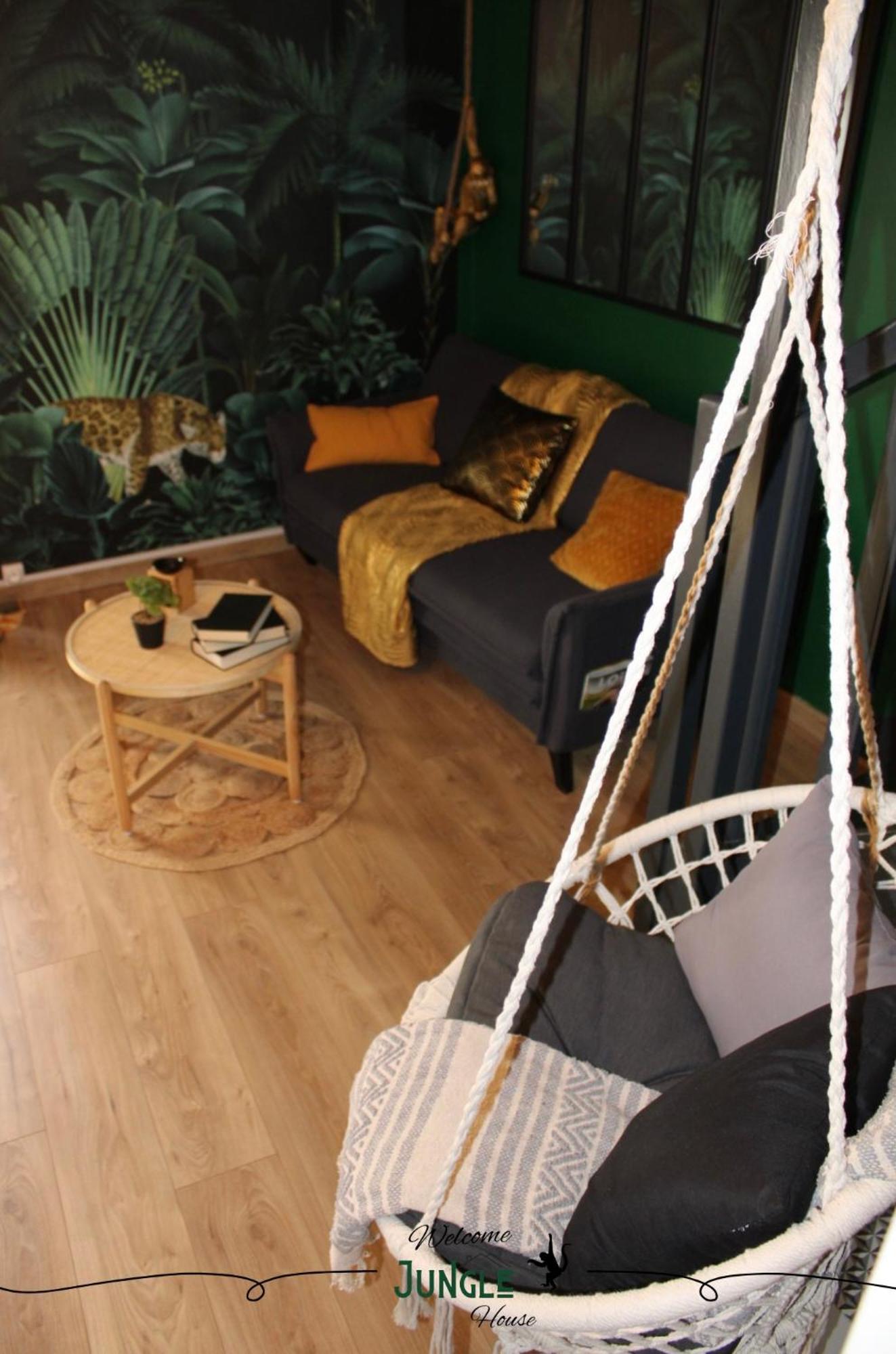 Maison "Jungle House" 90 M2 Billard, Retroprojecteur, Bar A Jeux , Vinyle, Wifi Fibre, Ideal Pro & Famille A Montbrison Exterior photo